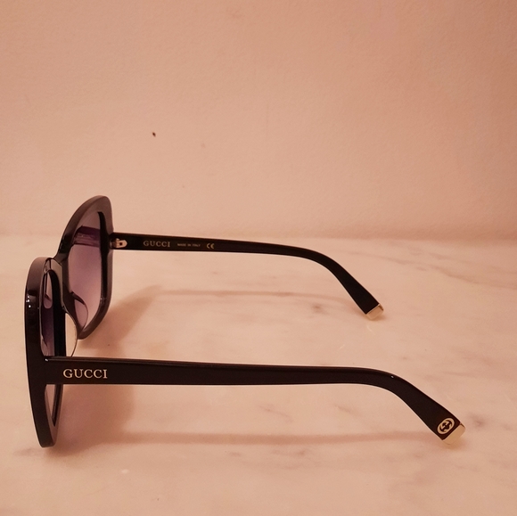 Gucci sun glasses - Picture 2 of 3